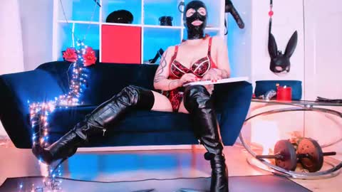 Snapshot of ella_kross chatting on 02.10.25 ella_kross online show from 02.10.25