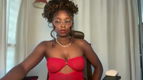 Snapshot of ella_laurel chatting on 01.19.26 Ella online show from 01.19.26