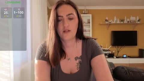 Ella  Max online show from 04.06.26