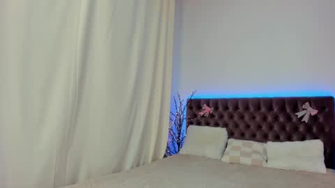 Ella Mayers online show from 03.06.25