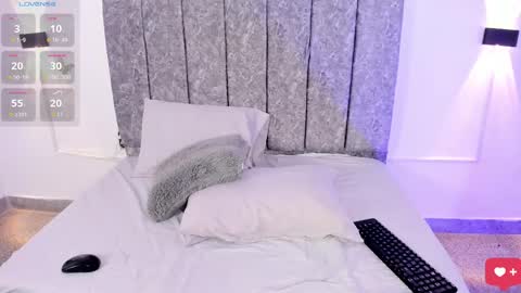 Ella online show from 04.14.26