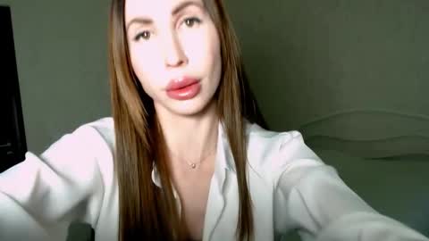 Ella online show from 09.09.25