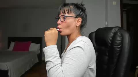 Ella online show from 11.28.25