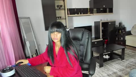 Ella online show from 04.07.26