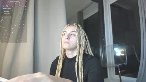 ella_vee online show from 10.24.25