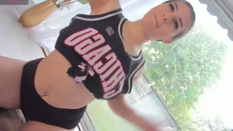 ella_vee online show from 04.22.26