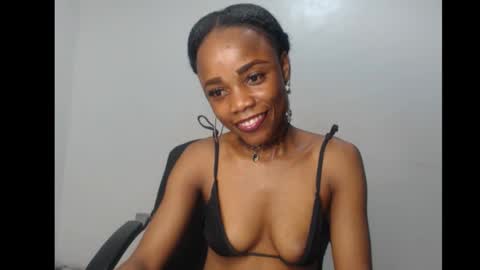 Snapshot of ellababy8 chatting on 12.20.25 ella online show from 12.20.25