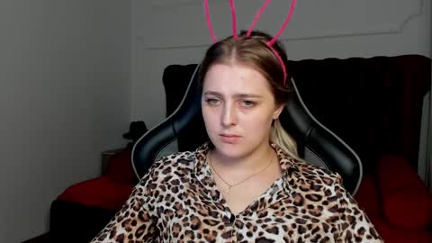 EllaBells online show from 04.08.26