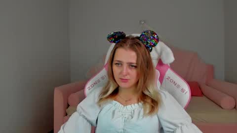 EllaBells online show from 04.09.26