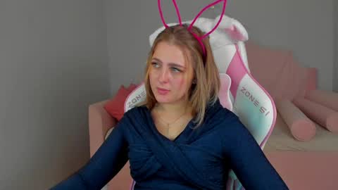 EllaBells online show from 04.14.26