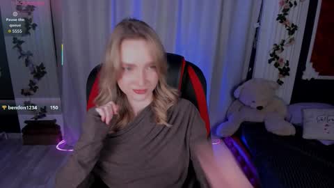 Snapshot of ellabloom chatting on 12.20.25 Ella online show from 12.20.25