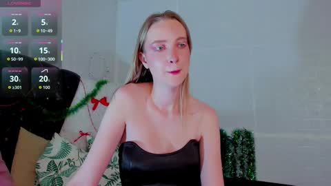 Snapshot of ellabloom chatting on 01.11.26 Ella online show from 01.11.26