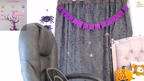 Ella Amoneth online show from 10.19.25