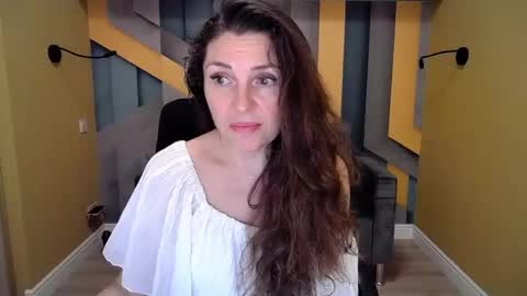 EllaLongs online show from 12.11.24