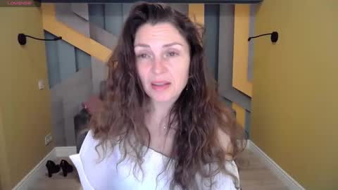 EllaLongs online show from 01.12.25