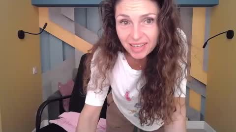 EllaLongs online show from 09.30.25