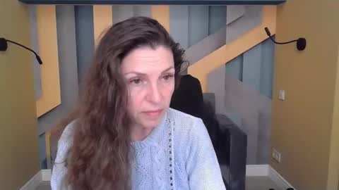 EllaLongs online show from 10.22.25