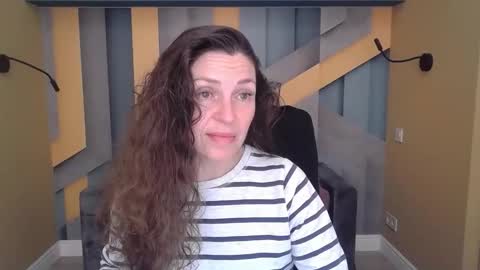 EllaLongs online show from 11.05.25