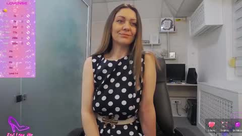 Snapshot of ellamilf chatting on 03.06.25 online show from 03.06.25