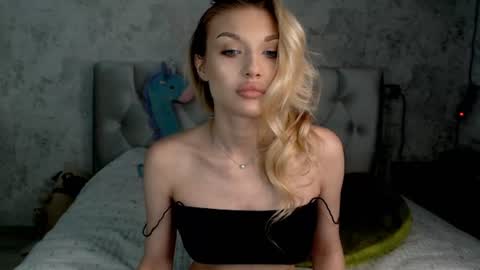 Snapshot of ellamilla chatting on 06.23.26 ellamilla online show from 06.23.26