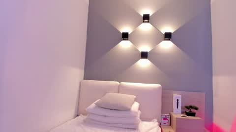 Snapshot of ellamontoya chatting on 01.14.25 Ella online show from 01.14.25