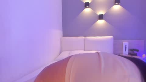 Snapshot of ellamontoya chatting on 01.24.25 Ella online show from 01.24.25