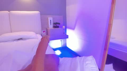 Snapshot of ellamontoya chatting on 01.24.25 Ella online show from 01.24.25