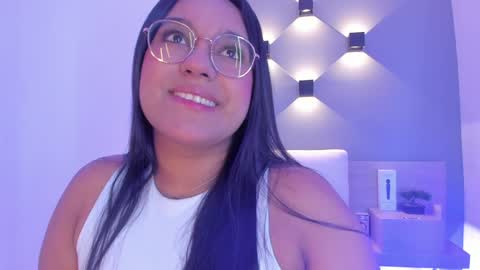 Snapshot of ellamontoya chatting on 01.28.25 Ella online show from 01.28.25