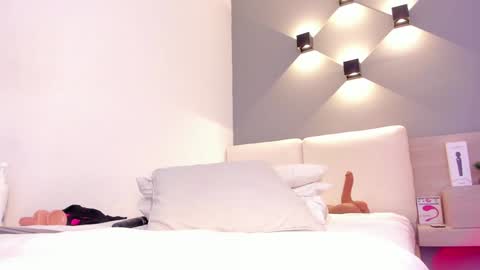 Snapshot of ellamontoya chatting on 01.30.25 Ella online show from 01.30.25