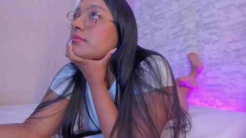 Snapshot of ellamontoya chatting on 02.14.25 Ella online show from 02.14.25