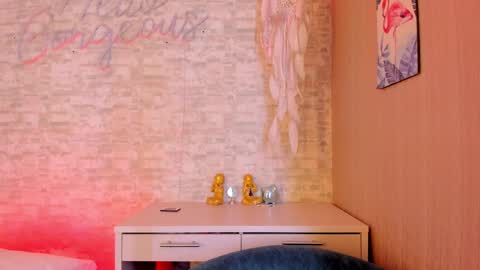 Snapshot of ellamontoya chatting on 02.15.25 Ella online show from 02.15.25