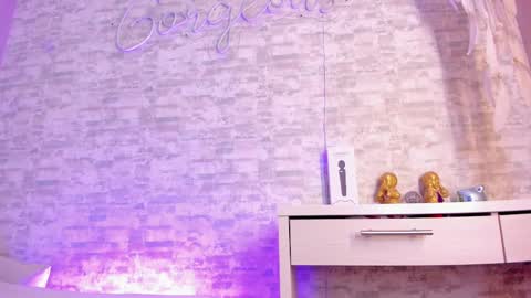 Snapshot of ellamontoya chatting on 02.20.25 Ella online show from 02.20.25