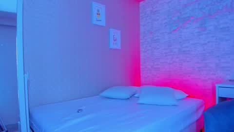 Snapshot of ellamontoya chatting on 02.23.25 Ella online show from 02.23.25