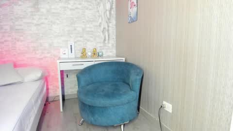 Snapshot of ellamontoya chatting on 03.09.25 Ella online show from 03.09.25