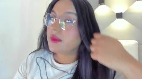 Snapshot of ellamontoya chatting on 09.10.25 Ella online show from 09.10.25