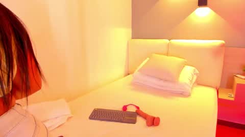 Snapshot of ellamontoya chatting on 09.11.25 Ella online show from 09.11.25