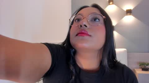 Snapshot of ellamontoya chatting on 09.19.25 Ella online show from 09.19.25