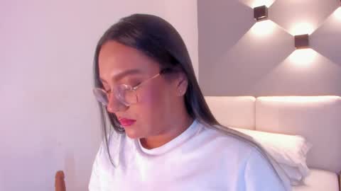 Snapshot of ellamontoya chatting on 09.23.25 Ella online show from 09.23.25