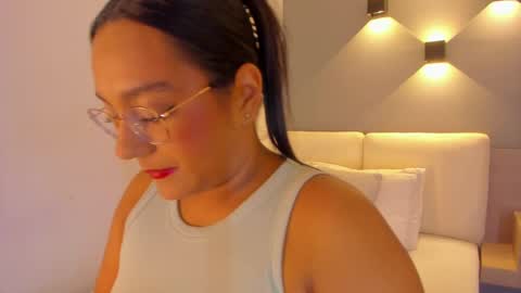 Snapshot of ellamontoya chatting on 09.25.25 Ella online show from 09.25.25