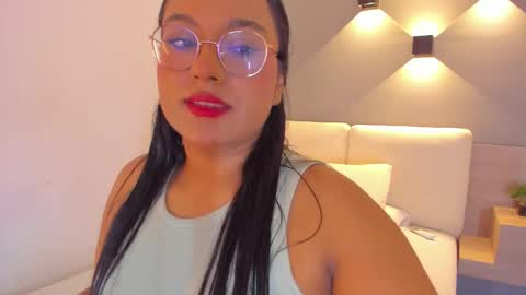 Snapshot of ellamontoya chatting on 10.13.25 Ella online show from 10.13.25