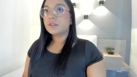 Snapshot of ellamontoya chatting on 10.16.25 Ella online show from 10.16.25