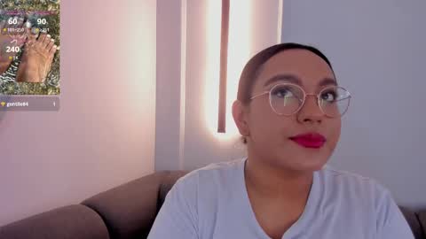 Snapshot of ellamontoya chatting on 11.06.25 Ella online show from 11.06.25