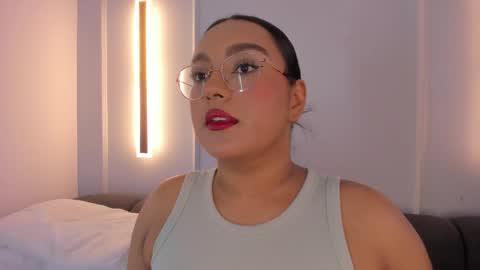 Snapshot of ellamontoya chatting on 11.08.25 Ella online show from 11.08.25