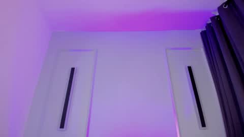 Snapshot of ellamontoya chatting on 11.11.25 Ella online show from 11.11.25