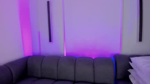 Snapshot of ellamontoya chatting on 11.12.25 Ella online show from 11.12.25