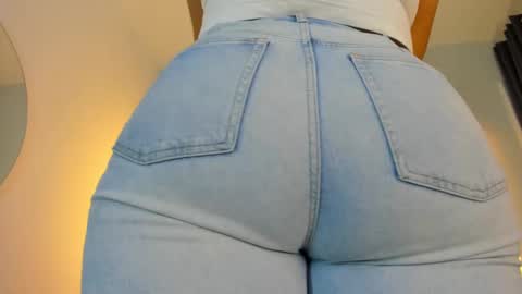 Snapshot of ellamontoya chatting on 11.13.25 Ella online show from 11.13.25