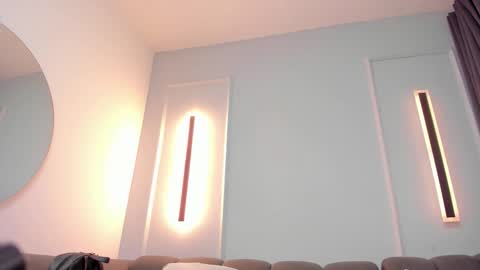 Snapshot of ellamontoya chatting on 11.22.25 Ella online show from 11.22.25