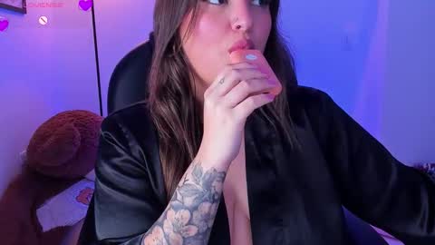 ellarosee_ online show from 12.15.25