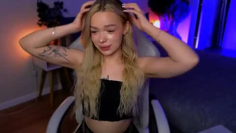 Ella online show from 04.21.26