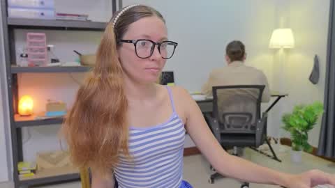 Snapshot of ellcrys chatting on 11.12.25 im Elsa lets go Subscribe to my OF and Youtube -35 online show from 11.12.25